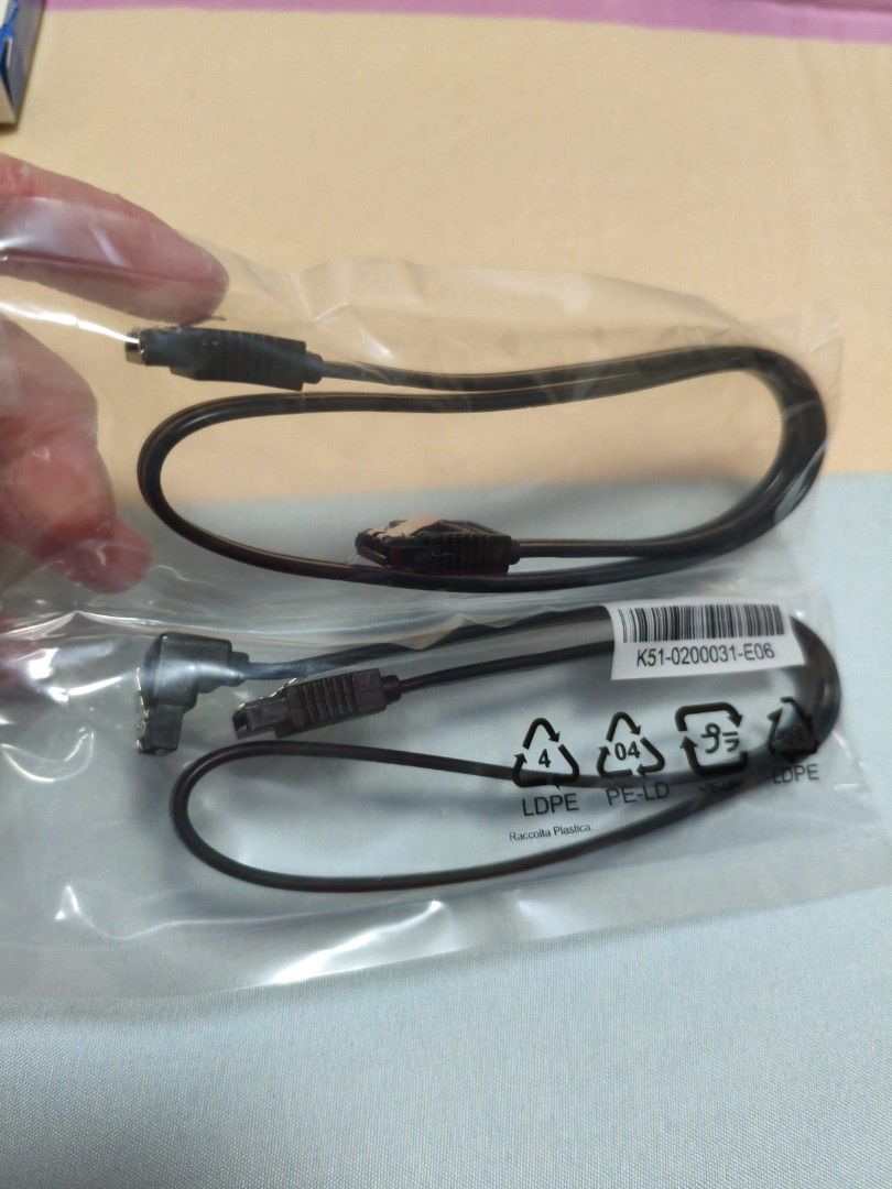SATA cables for HDD/SSD63215333905794110