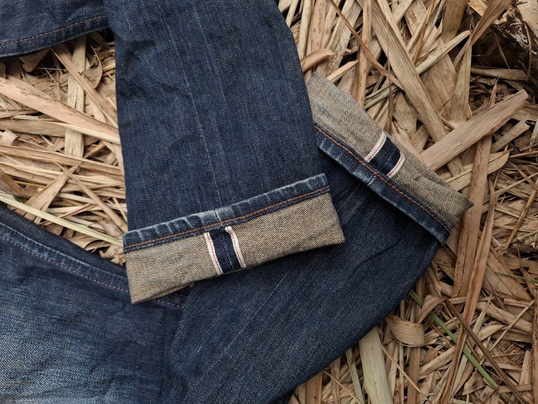 Selvedge Jeans (Category: Jeans) located in Victorias. Submitted by doc_keith (Listing ID 1382737920, Image 2). Description: Selvedge Jeans Size: 33-34 (17x40.5 leg opening 6.5) Condition: 9/10 Color rate: 9/10 Issue: ❌️❌️❌️ 880 shipped Negros Occidental.