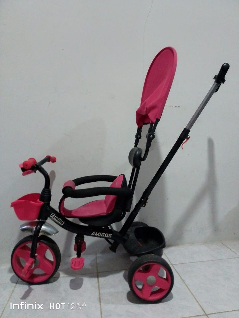 Sepeda anak (Kategori: Orang Tua, Bayi & Anak - Lainnya) berada di Jakarta Barat. Dikirim oleh wishop.gallery (ID iklan 1382805353, Gambar 1). Deskripsi: Sepeda Anak merk Family Mulus good condition seperti difoto Kursi dapat diputar 360°.