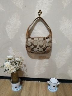(Kategori: ) berada di . Dikirim oleh rzhwardrobe (ID iklan 1382841745, Gambar 1). Deskripsi: .