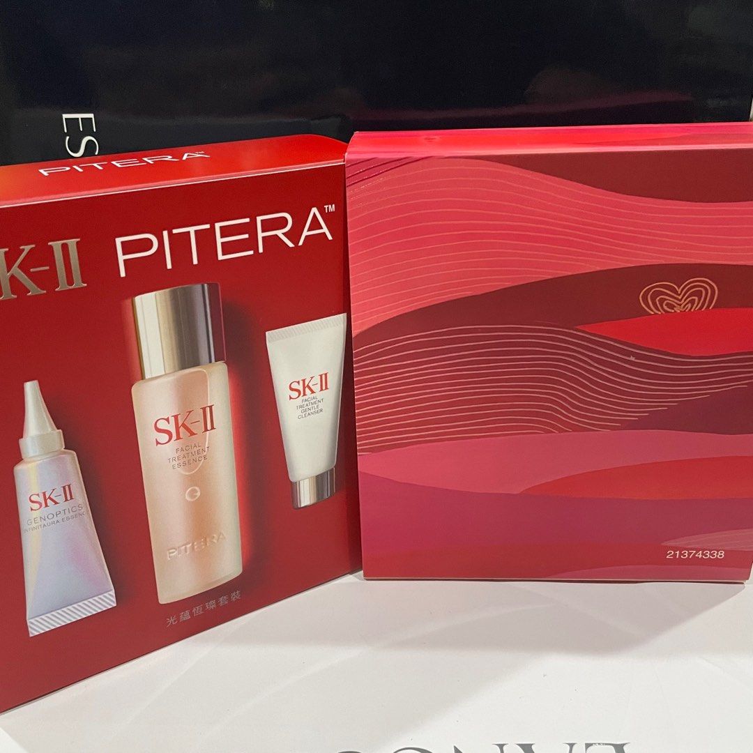由 petcat0515 (刊登 ID 1382823268，圖片 1) 提交，位於 高雄市 (Kaohsiung) 的 SK-II 光蘊恆璨套裝 青春露75ml+光蘊恆璨煥亮精華10ml+潔面乳20g禮盒 全新 (類別：護膚、清潔產品)，說明：購於momo SKII 官方，整組禮盒售 可聊聊看購買訂單 內容物： SK-II全效活膚潔面乳 10ml SK-II青春露75ml (新款小燈泡)SK-II光蘊恆璨煥亮精華20g 效期皆2027.11。