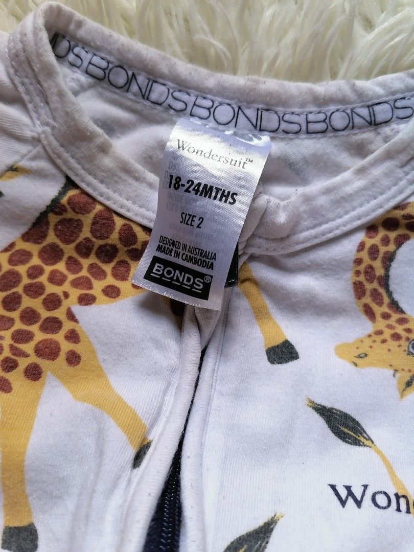 sleepsuit (Category: Babies & Kids Fashion) located in Masjid Tanah. Submitted by _random_preloved_ (Listing ID 1381525412, Image 3). Description: kesan basuhan (bulus halus). minor stain di pic. nanti mummy rendam dgn vanish etc ye.