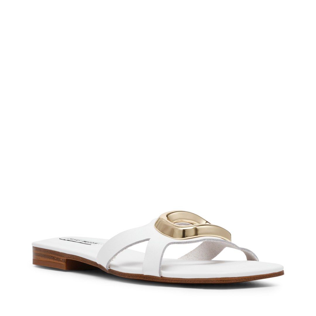 Steve Madden Flats (Category: Flats & Sandals) located in Mandaluyong City. Submitted by mayanimosity (Listing ID 1382813745, Image 3). Description: STALLION WHITE LEATHER Size: 8.5 White 2200.00 - LAST PRICE Brand New - Never Used | With Box RFS: Wrong size MOP: Gcash, Maya, metrobank Courier: Grab, Lalamove, LBC Ships from Mandaluyong to be paid and arranged by buyer.