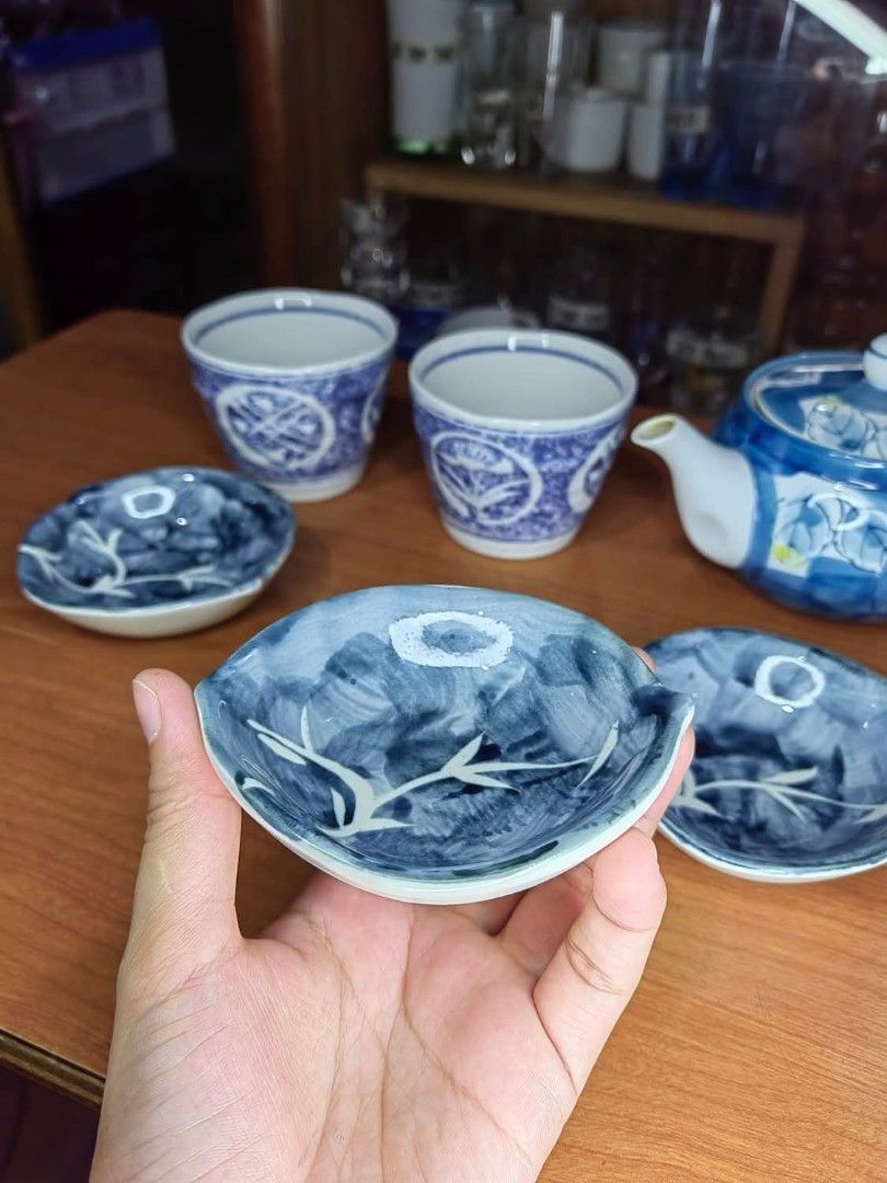 Teapot Set - 6 pieces (Category: Coffee & Tea Tableware) located in Cebu City. Submitted by dudes_villanueva (Listing ID 1382804773, Image 2). Description: Teapot Set - 6 pieces Includes : 1 Teapot 2 Stoneware Teacups 3 Leaf Saucers.