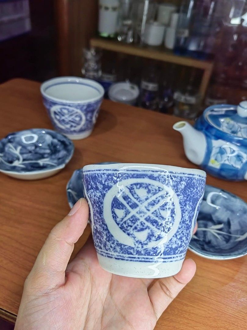 Teapot Set - 6 pieces (Category: Coffee & Tea Tableware) located in Cebu City. Submitted by dudes_villanueva (Listing ID 1382804773, Image 3). Description: Teapot Set - 6 pieces Includes : 1 Teapot 2 Stoneware Teacups 3 Leaf Saucers.