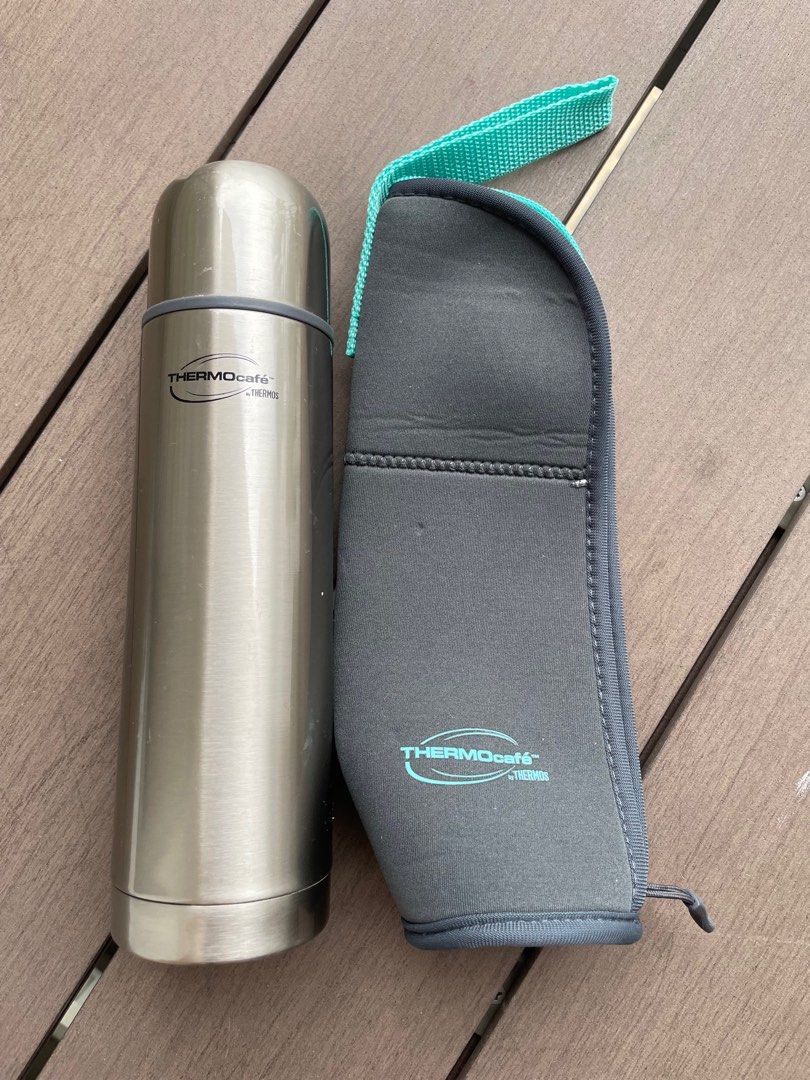 Thermos 500ml (Category: Breastfeeding & Bottle Feeding) located in Kuala Lumpur. Submitted by minimalistgirl88 (Listing ID 1382692032, Image 1). Description: Used for hot water only, when going out with baby - hot water for formula. Has some dents on the cap from dropping it but it works just fine with keeping water hot. .
