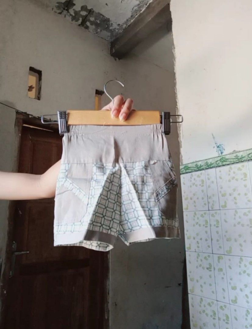 Thrift Celpen Anak (Kategori: 1 hingga 3 tahun) berada di Kediri. Dikirim oleh cheapcloth69884 (ID iklan 1382693952, Gambar 1). Deskripsi: ☆.｡.:*𝐓hrift.｡.:*☆ 𝐊𝐞𝐭𝐞𝐫𝐚𝐧𝐠𝐚𝐧: 🌿Celpen anak 🌿Minus 🌿10k 𝐇𝐮𝐛𝐮𝐧𝐠𝐢 : 📞Admin (+62 851-2373-7826).