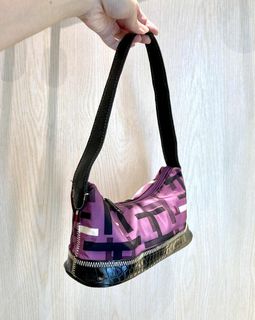 (Category: ) located in . Submitted by redumbrella02 (Listing ID 1382852714, Image 1). Description: .