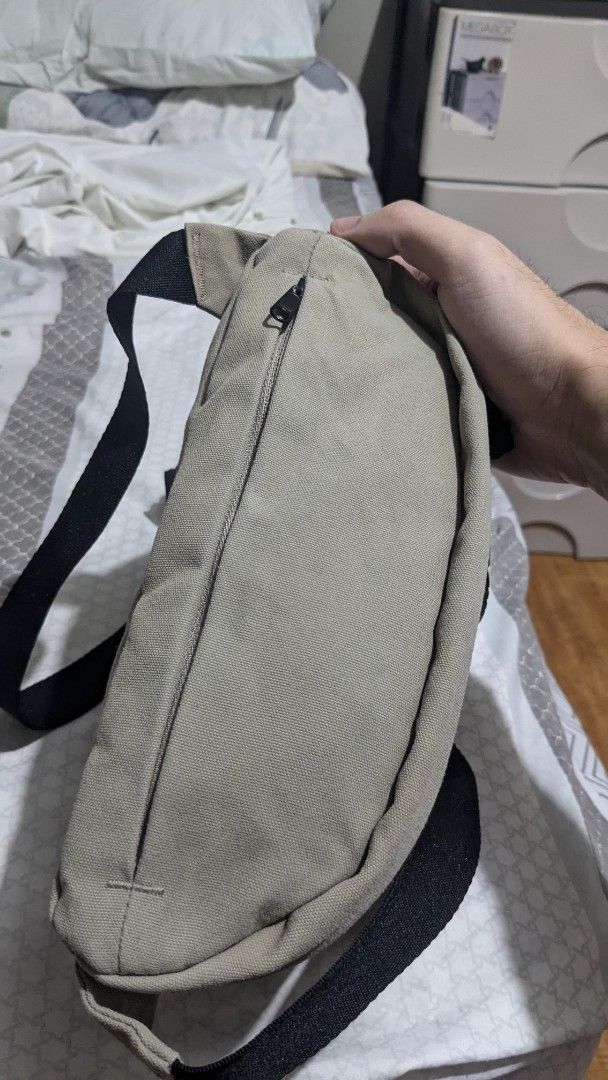 Uniqlo Waist Bag (Robic Edition) (Category: Sling Bags) located in Marikina City. Submitted by gonegonethankyou (Listing ID 1382815251, Image 3). Description: Bought in Malaysia, only used it as a emergency Bag during my 1 week stay, limited edition sya and bought it around 1200 pesos, free protection hook this is last price already buyer shoulders shipping fee or meet up around Marikina area.