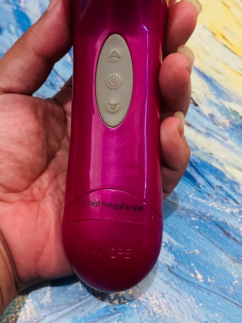 Vivitar Facial Power Brush (Category: Face Care) located in Quezon City. Submitted by katchierandomness (Listing ID 1382865275, Image 3). Description: Model: PG-7000. Color pink, with 2 brush heads, with nylon bristles. Dimensions: 4.8” x 2.6” x 8.4”. Batteries needed are AA. May show shelf wear. You can pay via GCash, Maya or BPI QR code..