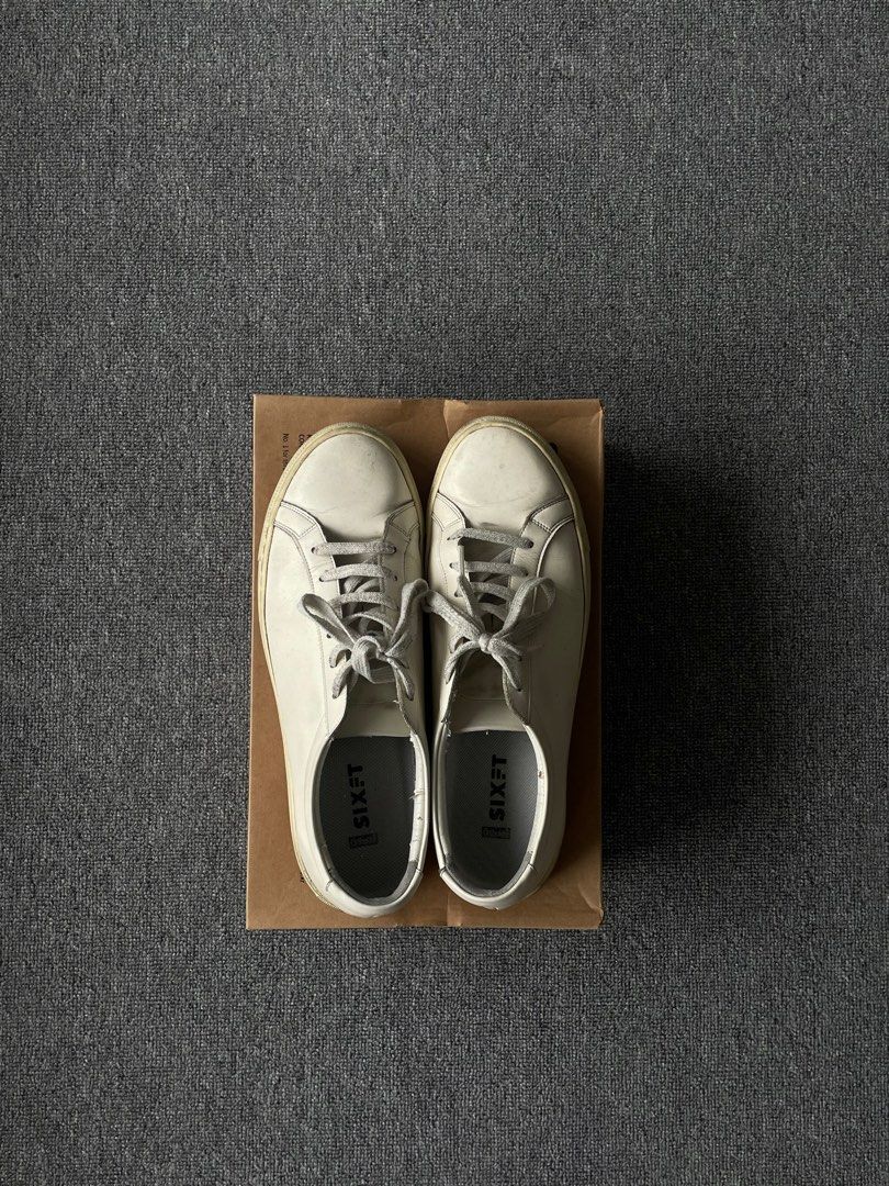 White Leather Sneakers (Korean Brand) (Category: Sneakers) located in Makati City. Submitted by charlesgraydon (Listing ID 1382709965, Image 2). Description: • Cowhide Leather • Beat up condition but plenty usable • Size US 9.5 / EU 42.5 • 6FT Korean Brand.
