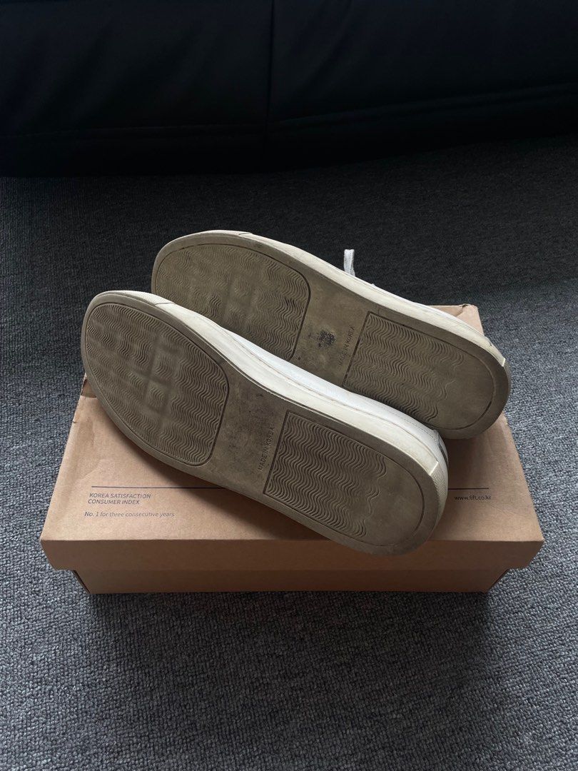 White Leather Sneakers (Korean Brand) (Category: Sneakers) located in Makati City. Submitted by charlesgraydon (Listing ID 1382709965, Image 3). Description: • Cowhide Leather • Beat up condition but plenty usable • Size US 9.5 / EU 42.5 • 6FT Korean Brand.