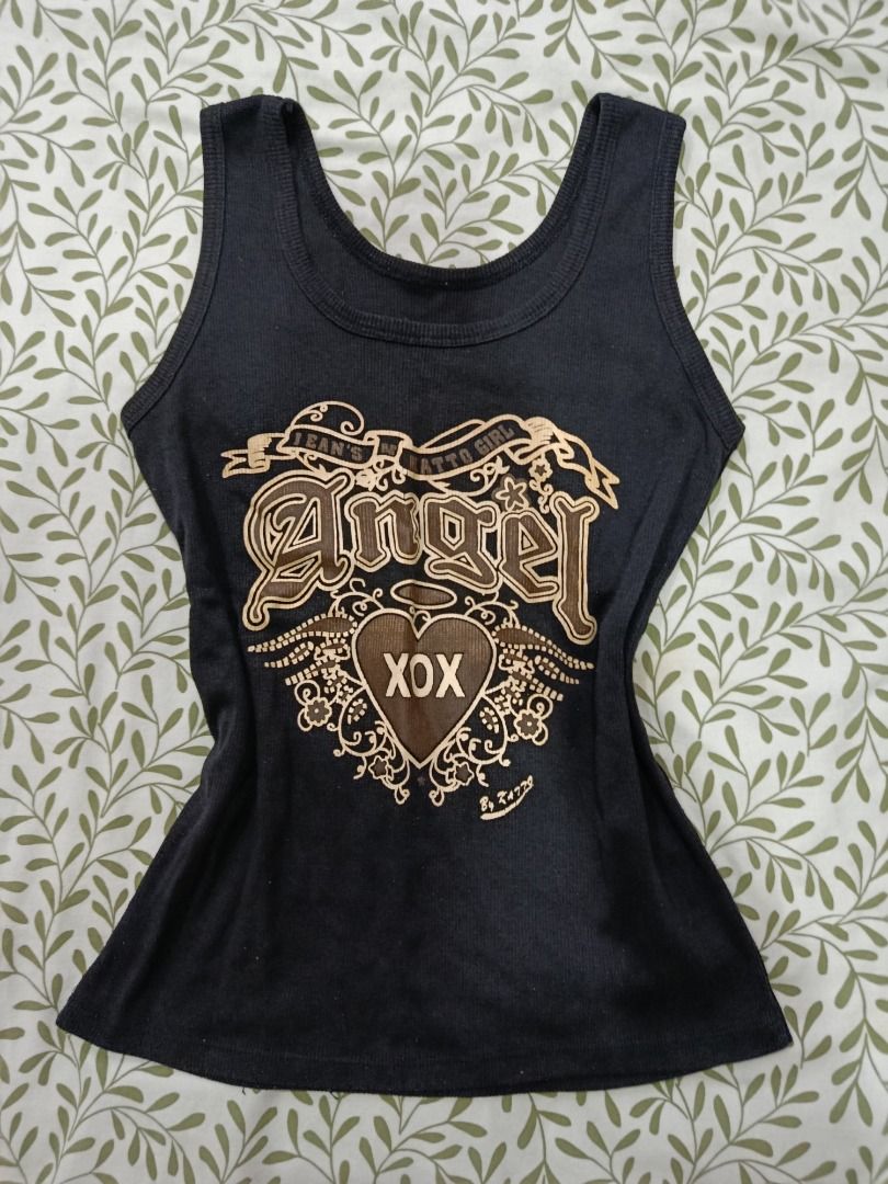 Y2k Vintage Sleeveless Top (Category: Others Tops) located in Mandaluyong City. Submitted by dear_ipay (Listing ID 1382783296, Image 1). Description: .