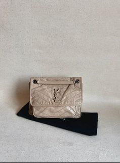 (Kategori: ) berada di . Dikirim oleh anzeraluxbags.id (ID iklan 1382696128, Gambar 1). Deskripsi: .