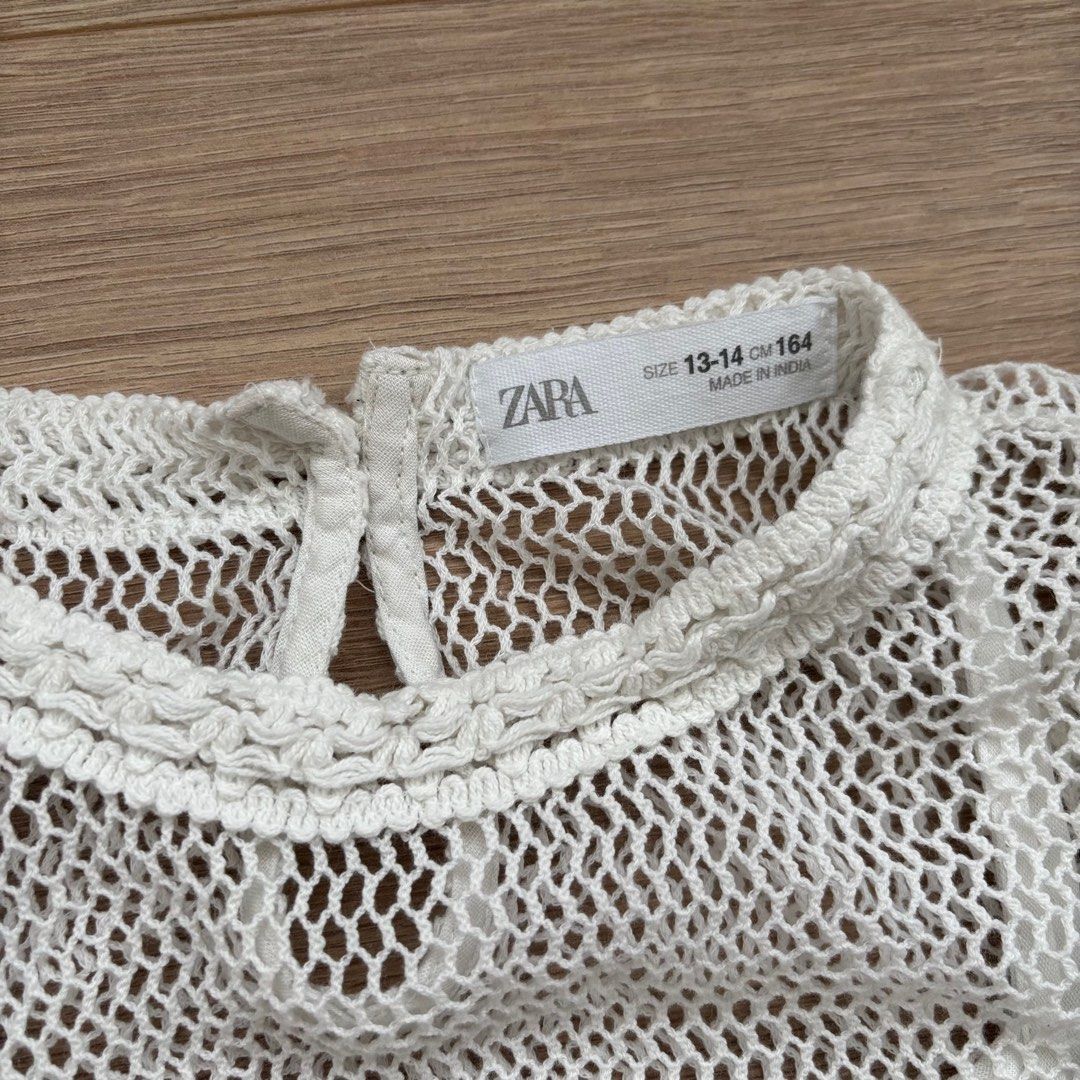 由 ruruyu. (刊登 ID 1382754757，圖片 2) 提交，位於 新北市 (New Taipei) 的 Zara 女大童 兒童 兩件式編織洞洞背心 上衣 罩衫 尺寸160 (類別：嬰兒及兒童流行時尚)，說明：米色，只穿過一次，尺寸160cm，建議120公分就可以穿了。