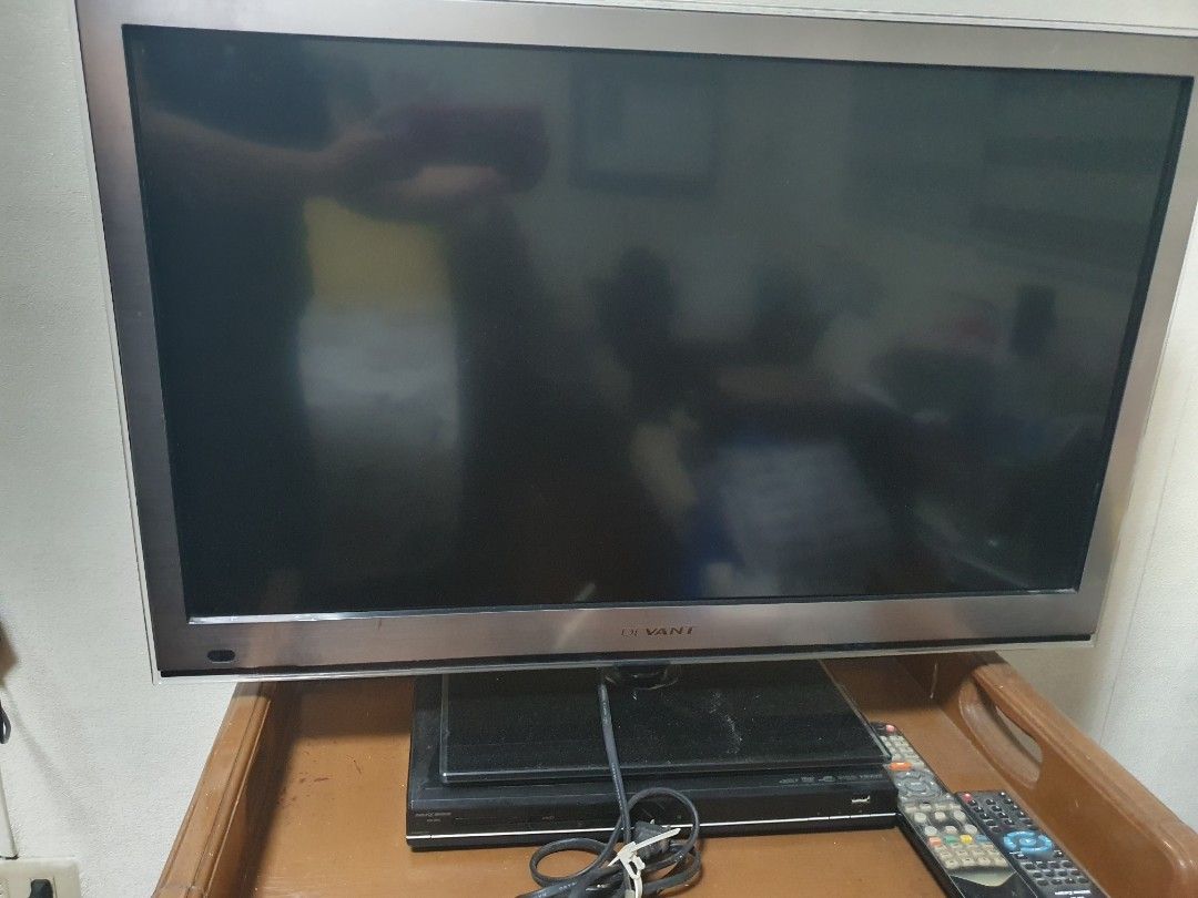 30 inches tv Devant with DVD player (Category: Monitor Screens) located in Marikina City. Submitted by KanamiFinds (Listing ID 1383051929, Image 1). Description: both are still working as is where is Tv - Devant dvd - next base.