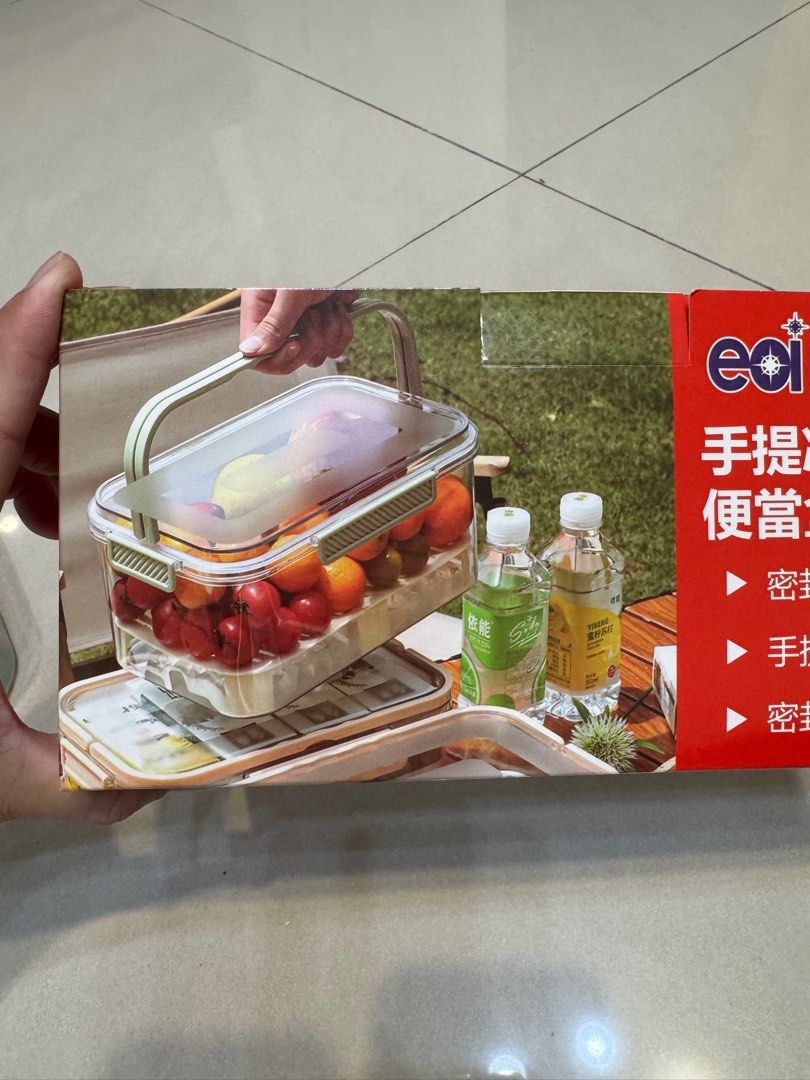 由 wangnoodle15596 (刊登 ID 1382892469，圖片 3) 提交，位於 台中市 (Taichung) 的 手提冰箱保鮮盒便當盒 (類別：其他廚具和餐具)，說明：【手提冰箱保鮮盒便當盒】 🔥🔥🔥價格：80元/個🔥🔥🔥 手提保鮮盒，密封保鮮、防漏、瀝水分明，尺寸：擋24*15*11公分，數量：5個。 📍面交地點：梧棲全家便利商店海星星店（八德路和大仁路交接） 👉7-11取貨付款運費38元 👉全家取貨付款運費39元。