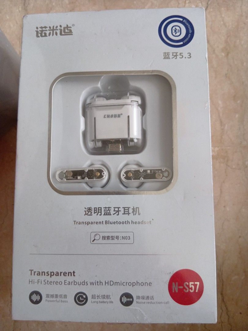 由 su557815218363 (刊登 ID 1382913845，圖片 1) 提交，位於 台北市 (Taipei) 的 諾米達透明藍芽耳機 (類別：耳機)，說明：。