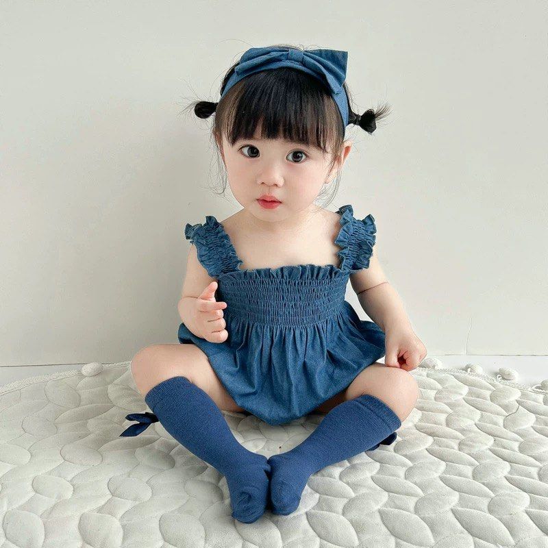 由 chu80516 (刊登 ID 1382916254，圖片 1) 提交，位於 基隆市 (Keelung) 的 寶寶吊帶包屁洋裝，三件套💙 (類別：嬰兒及兒童流行時尚)，說明：66cm，有含襪子➕髮帶 超可愛💙 商品很新，寶寶衣服太多便宜出售🥹。