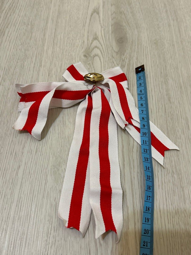 由 bean1724 (刊登 ID 1382920576，圖片 3) 提交，位於 新北市 (New Taipei) 的 免費贈送紅白條紋蝴蝶結胸針/別針 (類別：嬰兒及兒童流行時尚)，說明： 💚賣場只有旋轉下單出貨，商品可合併，單筆滿額199，可享30元運費折扣（從商品總金額扣除） 💚若收到商品覺得不合用，請您來信告知，我會將您的商品金額投進711捐款箱，恕不退換貨，如能接受再購買，感謝您！。