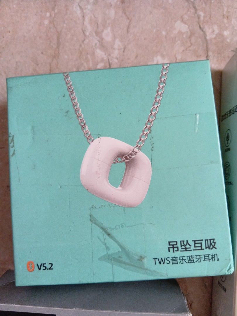 由 su557815218363 (刊登 ID 1382924690，圖片 2) 提交，位於 台北市 (Taipei) 的 多種藍芽耳機大出清 (類別：耳機)，說明：。