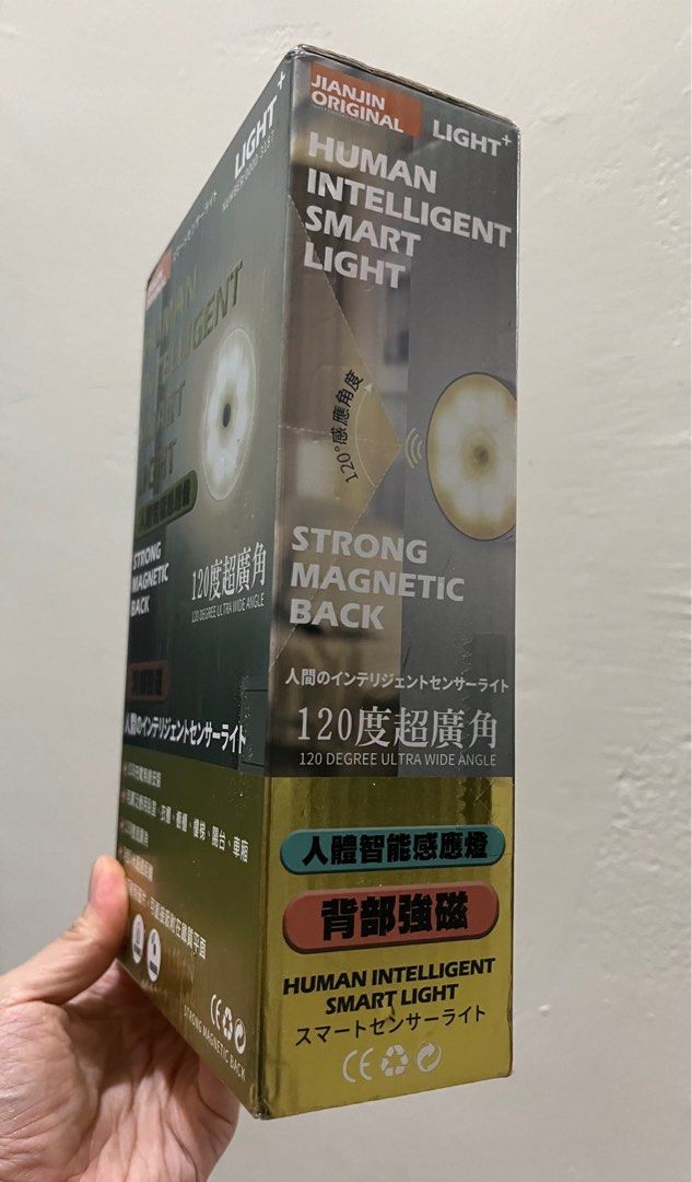 由 emma888168 (刊登 ID 1383019797，圖片 3) 提交，位於 新北市 (New Taipei) 的 廣角感應燈 (類別：燈飾)，說明：娃娃機夾到，120度超廣角感應燈 USB充電，背部強磁。