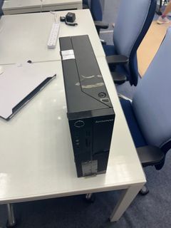 電腦主機