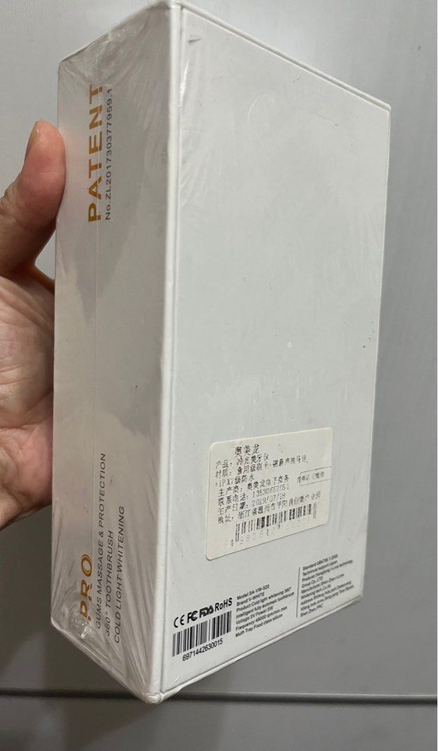 由 emma888168 (刊登 ID 1383043439，圖片 2) 提交，位於 新北市 (New Taipei) 的 冷光美白電動牙刷 (類別：浴室、廚房用品配件)，說明：便宜出清斷捨離。
