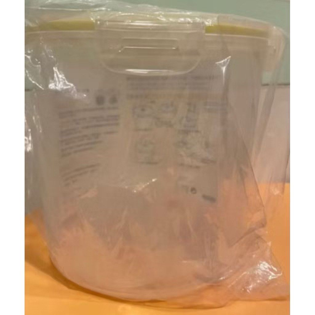 由 qwer0980971418 (刊登 ID 1383057315，圖片 2) 提交，位於 屏東縣 (Pingtung) 的 防潮飼料真空罐容器原價399 (類別：寵物及其他)，說明：真空棒我不知道丟去哪了😂 自家有的話可以使用 蠻大桶的 沒有真空棒也可以用。