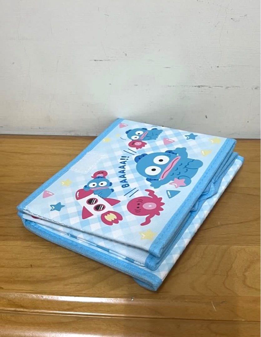 由 sabrinaaa2025 (刊登 ID 1382467062，圖片 3) 提交，位於 高雄市 (Kaohsiung) 的 全新醜魚折疊掀蓋桌上型收納籃 (類別：收納箱及袋)，說明：尺寸：高15.5*寬19.5*14cm 一個99元。