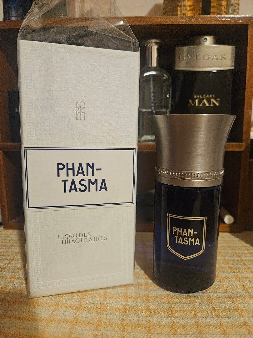 由 dkdkodxkxx (刊登 ID 1383061944，圖片 1) 提交，位於 台北市 (Taipei) 的 液態創想 幻想之語 (類別：香水、體香劑)，說明：1.商品名稱 : 液態創想 幻想之語 2.販售價格 : 3000 3.使用狀況：水位如圖 近全滿 4.香調參考 : 綠葉花香調 香調：紅茶、竹、米、薑、木、杜松 5.商品來源： 香水人生 6.其它附註 : 內贈的收納袋還在 全新未使用 匯款後店到店or自取。