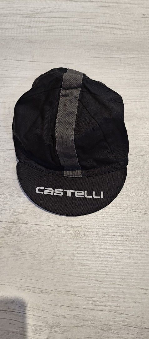 由 slayer_fragment (刊登 ID 1382953950，圖片 1) 提交，位於 新北市 (New Taipei) 的 自行車 單車 小帽 Castelli Giant (類別：其他運動配件)，說明：已退坑多年，櫃子深處找出 Castelli 和 Giant 各一頂合售 二手商品售出不退，強烈建議面交確認。