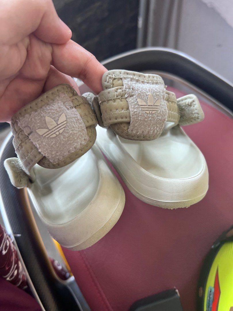 ADIDAS (Category: Babies & Kids Fashion) located in Johor Bahru. Submitted by sharmeen_ (Listing ID 1382973698, Image 2). Description: Us9K Manual 16.5cm Prefer 15-16cm Ada kotak.