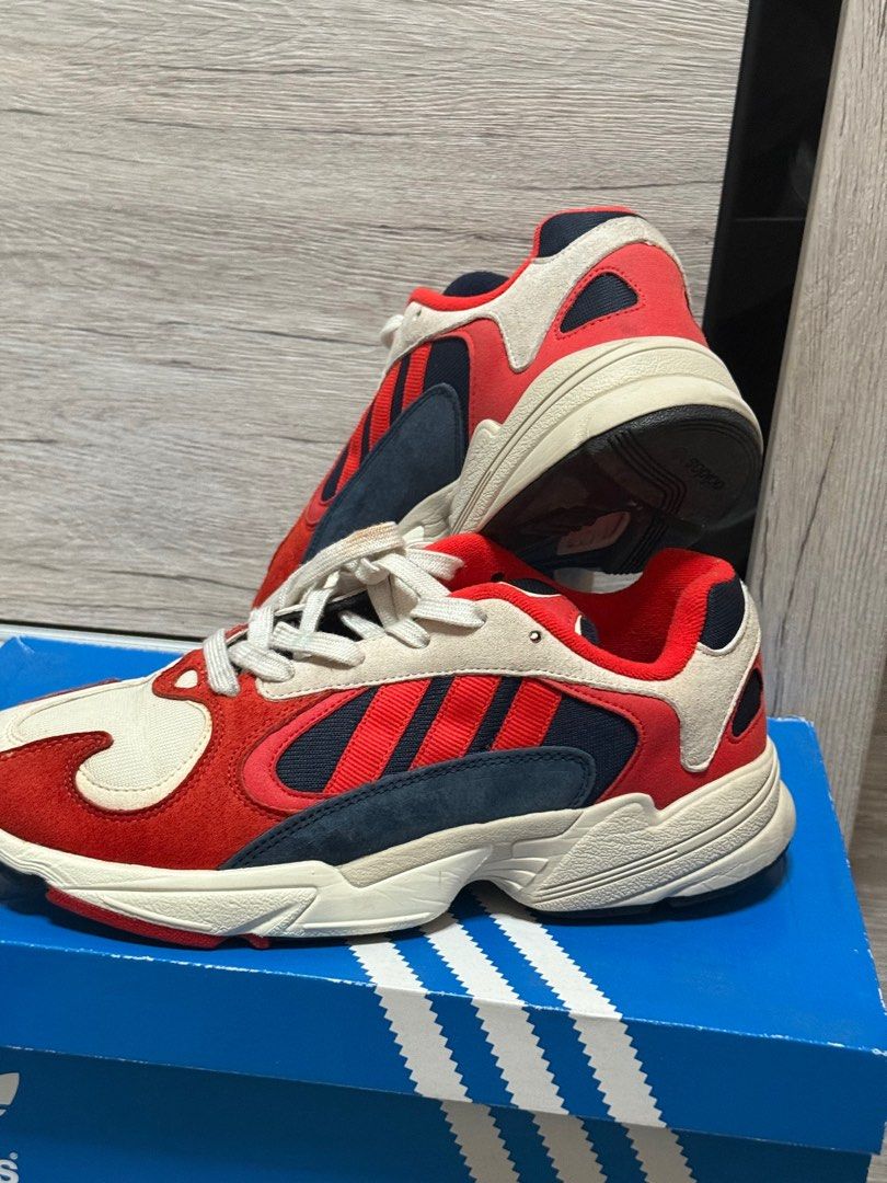 由 90louise (刊登 ID 1382917431，圖片 1) 提交，位於 彰化縣 (Changhua) 的 Adidas 運動鞋/球鞋/增高鞋/工作鞋 (類別：運動鞋、球鞋)，說明：26公分 韓國購入的，盒子還在 誠可議！！！！歡迎來詢問！ 圖中污漬應該是放太久出現的🥺，洗的掉～平常很愛惜鞋！鞋底狀況很好 有興趣可以來問！。