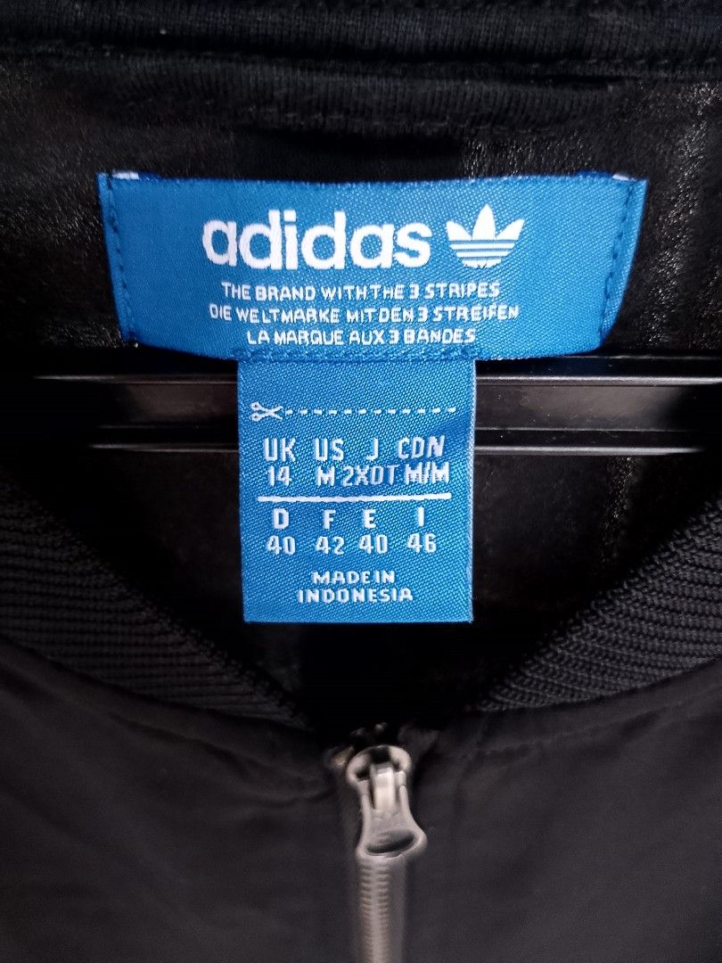 Adidas Originals Bomber Jacket (Category: Coats, Jackets and Outerwear) located in Antipolo. Submitted by zouk0ut (Listing ID 1382896140, Image 3). Description: Adidas Originals Bomber Jacket * almost new, authentic, semi see through, with 2 side pockets, classic color & design Size: US M Color: Black & White Dimensions: W - 24 in, L - 27 in Price: PHP 300 Meet up points: Town and Country Heights Chapel, Antipolo Cathedral (plus PHP 50) Courier: 