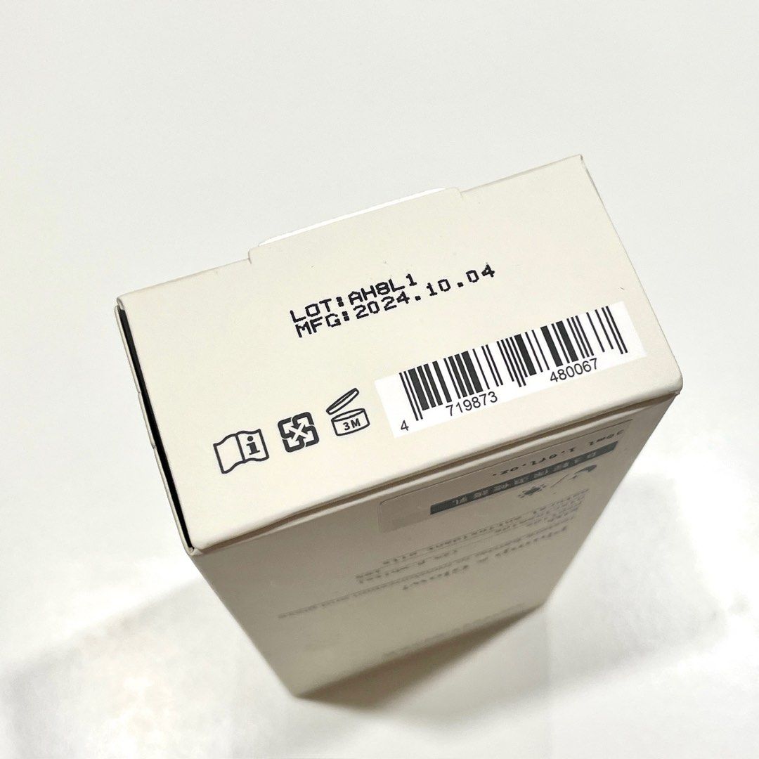 由 buyagain. (刊登 ID 1383056653，圖片 3) 提交，位於 新北市 (New Taipei) 的 aenti-O B3輕保濕修護乳30ml (類別：護膚、清潔產品)，說明：抗老保濕封鎖線— 仿胜肽x高濃度B3，抗老完美助功! 高濃度B3 (Niacinamide)輔佐活性成份完整發揮功效，搭配美白仿胜肽，形成輕盈抗老鎖水防護膜，封鎖精華成分；自帶光卻不油亮! ■ 輕盈封鎖—專為亞洲濕熱氣候設計，質地輕盈水潤，輕薄貼附肌膚表層，鎖住精華同時強化屏障，減少紫外線及老化損傷 ■ 色素防護— 2% β-white美白仿胜肽，從源頭淡化色斑 ■ 抗老助攻—高濃度10% B3，加乘活性精華成分效用，最大化肌膚保護力。