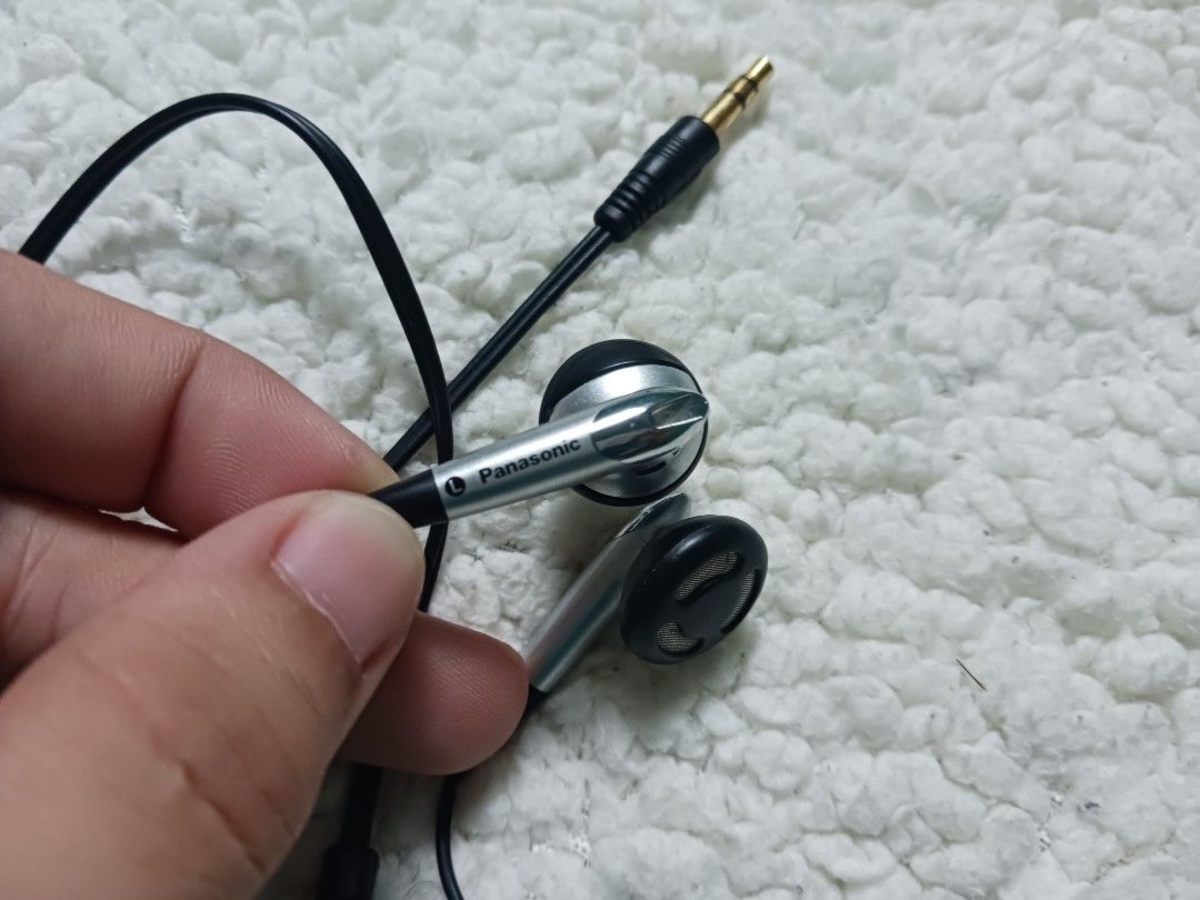 Affordable PANASONIC earphones, tested okay 😍 (Category: Headphones & Headsets) located in Malolos. Submitted by afford.japan (Listing ID 1383006694, Image 2). Description: Japan Surplus.