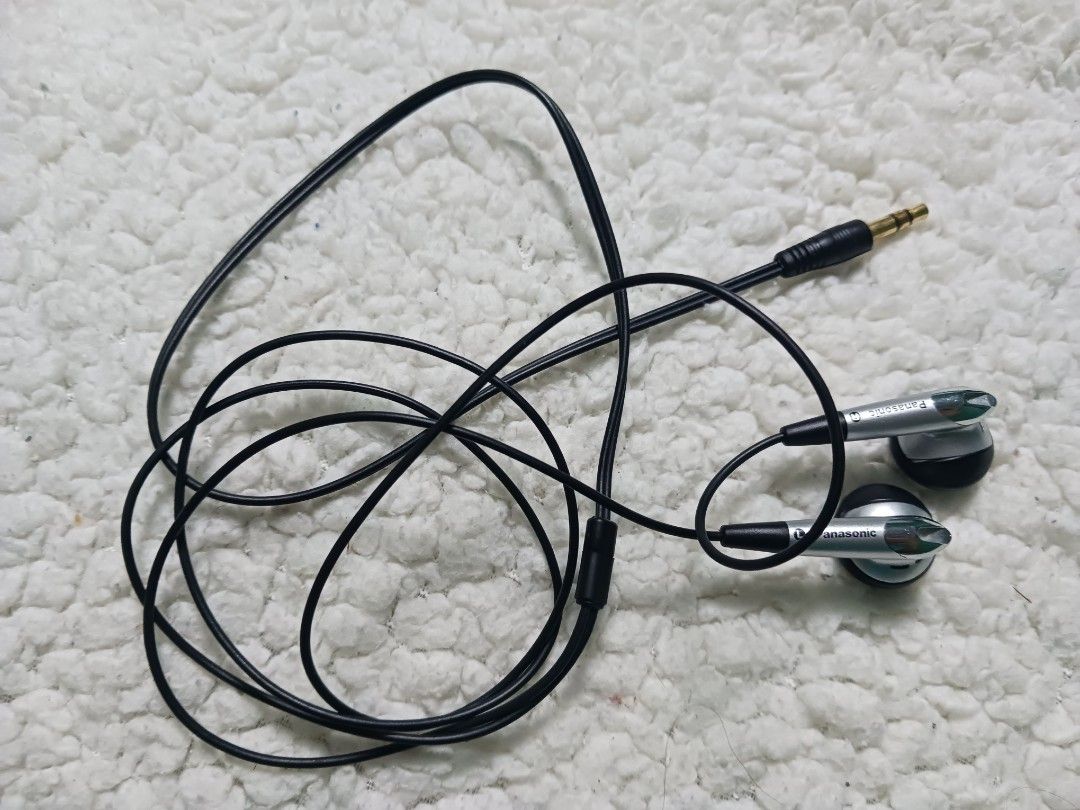 Affordable PANASONIC earphones, tested okay 😍 (Category: Headphones & Headsets) located in Malolos. Submitted by afford.japan (Listing ID 1383006694, Image 1). Description: Japan Surplus.