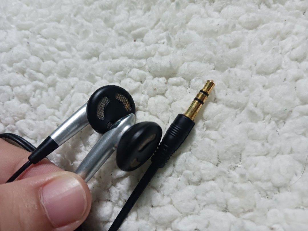 Affordable PANASONIC earphones, tested okay 😍 (Category: Headphones & Headsets) located in Malolos. Submitted by afford.japan (Listing ID 1383006694, Image 3). Description: Japan Surplus.