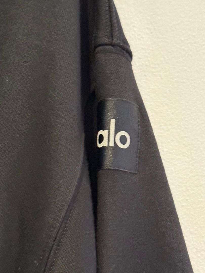 Alo Devotion Crew Neck Pullover (Category: Longsleeves) located in Taguig. Submitted by bykkkjjj (Listing ID 1382935435, Image 2). Description: Size xs .
