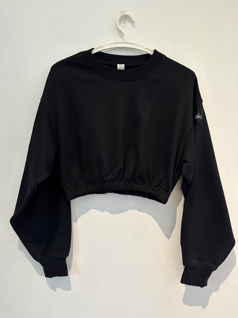 Alo Devotion Crew Neck Pullover (Category: Longsleeves) located in Taguig. Submitted by bykkkjjj (Listing ID 1382935435, Image 1). Description: Size xs .