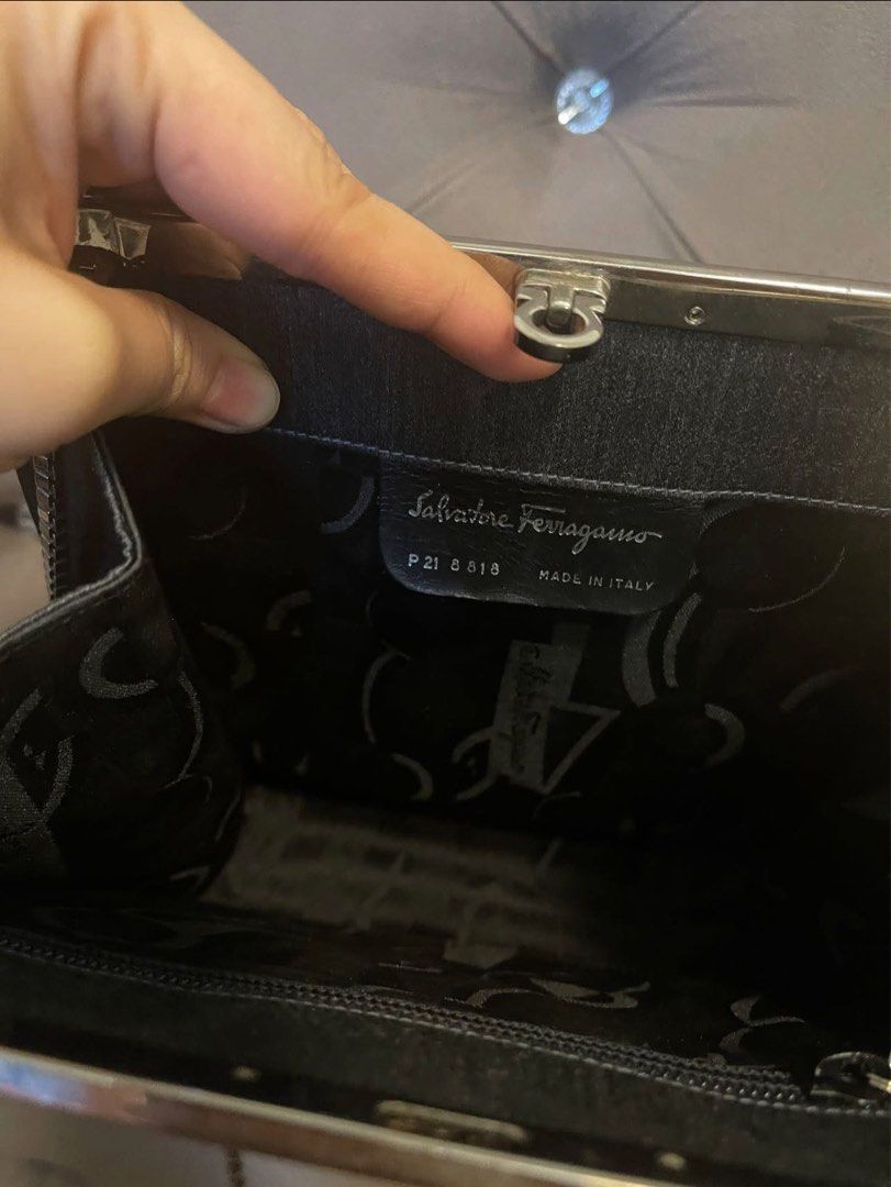 Authentic Salvatore Ferragamo clutch (Category: Luxury Bags & Wallets) located in Roxas City. Submitted by lynngreyartillero (Listing ID 1383010012, Image 3). Description: Authentic ❤️❤️ No flaws✅✅✅ Ganda nito pwd i clutch and pwd shoulder bag✅✅✅ Free sf ❤️❤️ Pm lng po mga Maam ❤️ Godbless Us All! ❤️❤️❤️😇😇😇.
