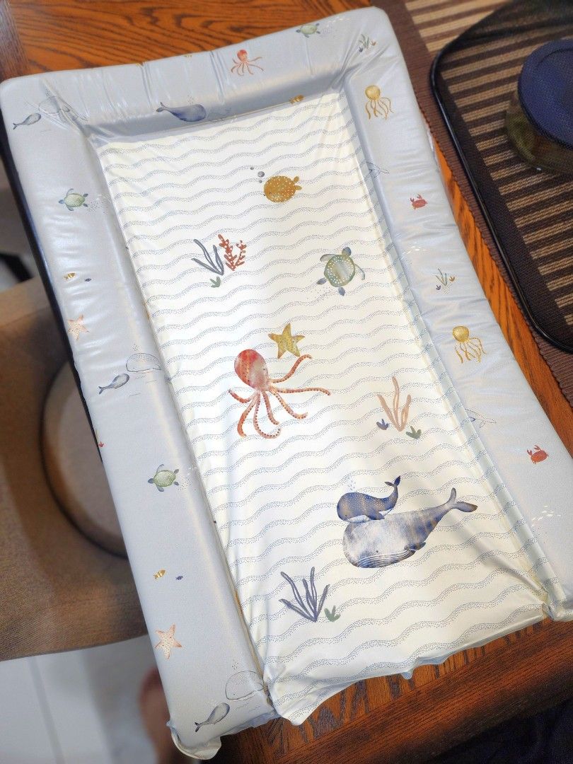 Baby Changing Mat - Mothercare (Category: Changing Mats & Accessories) located in Shah Alam. Submitted by sasya_xo (Listing ID 1383039949, Image 2). Description: High Quality changing mat by Mothercare. Condition 9/10 as we use baby changing rack instead. Looking for a immediate buyer at a very good price.. Definitely worth your penny! 😉 Self pickup seksyen U12 Shah Alam 💛.