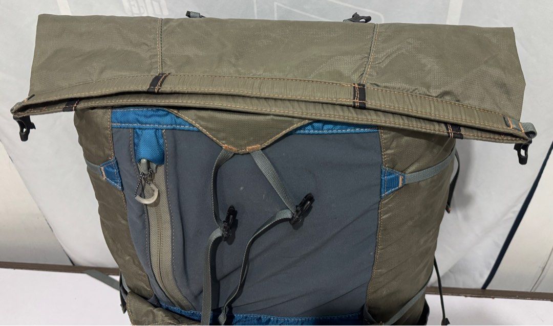 Backpack （分類：運動服裝）位於 Hong Kong。 由 k.k.i 提交（商品編號 1382917576，圖片 5）。簡介： 腰帶細碼 地鐵站交收 但個底有污跡 。