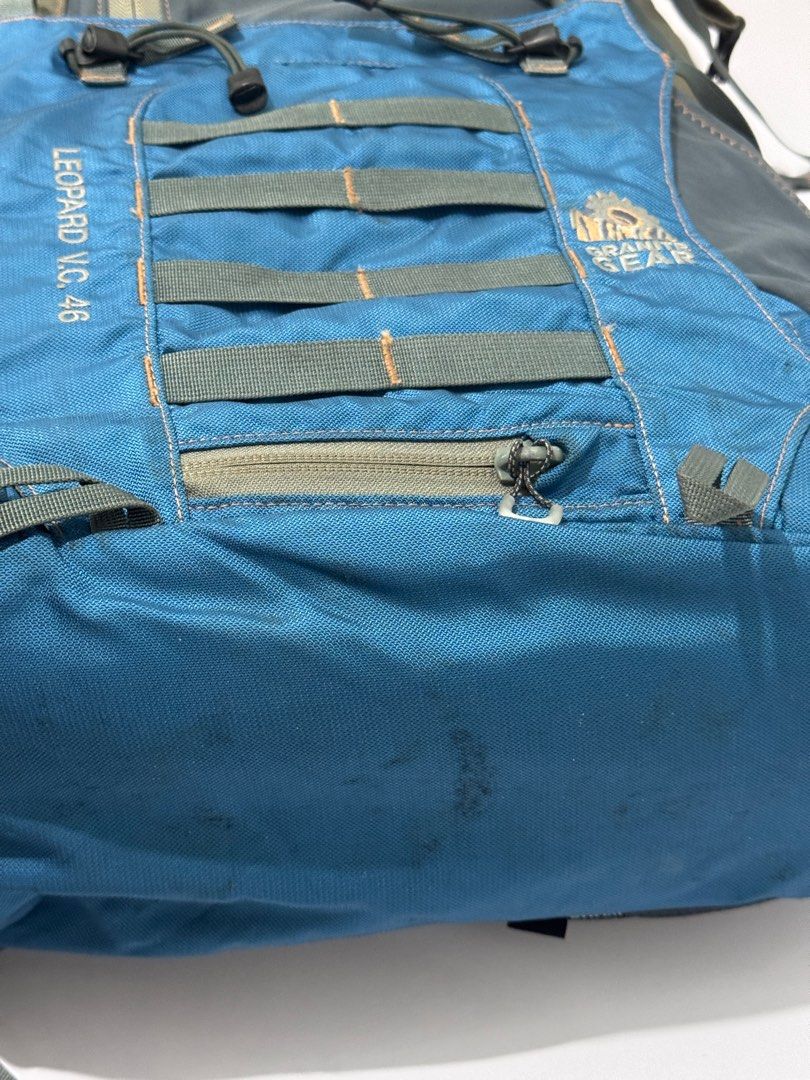 Backpack （分類：運動服裝）位於 Hong Kong。 由 k.k.i 提交（商品編號 1382917576，圖片 9）。簡介： 腰帶細碼 地鐵站交收 但個底有污跡 。