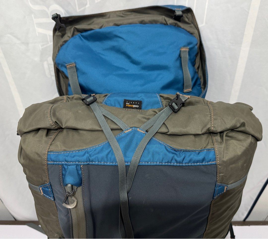 Backpack （分類：運動服裝）位於 Hong Kong。 由 k.k.i 提交（商品編號 1382917576，圖片 3）。簡介： 腰帶細碼 地鐵站交收 但個底有污跡 。