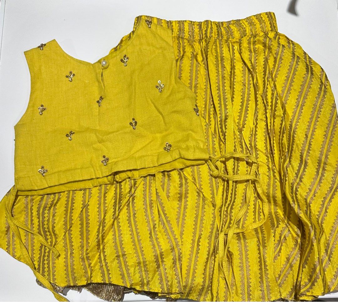 baju india anak perempuan (Kategori: 1 hingga 3 tahun) berada di Jakarta Timur. Dikirim oleh am_shoop (ID iklan 1383070125, Gambar 1). Deskripsi: vvgc beli di india langsung dipake 2x.