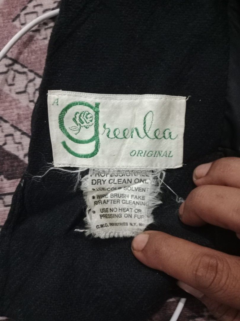Bathrobe (Category: Coats, Jackets and Outerwear) located in Shah Alam. Submitted by juan67 (Listing ID 1383056350, Image 3). Description: pit 19,labuh 38,lengan21 inci made in USA vtg item warna hitam pekat DFOD.