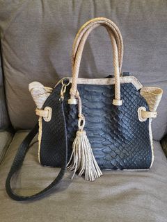 (Category: ) located in . Submitted by Instagram_kissin.bags (Listing ID 1382916969, Image 1). Description: .