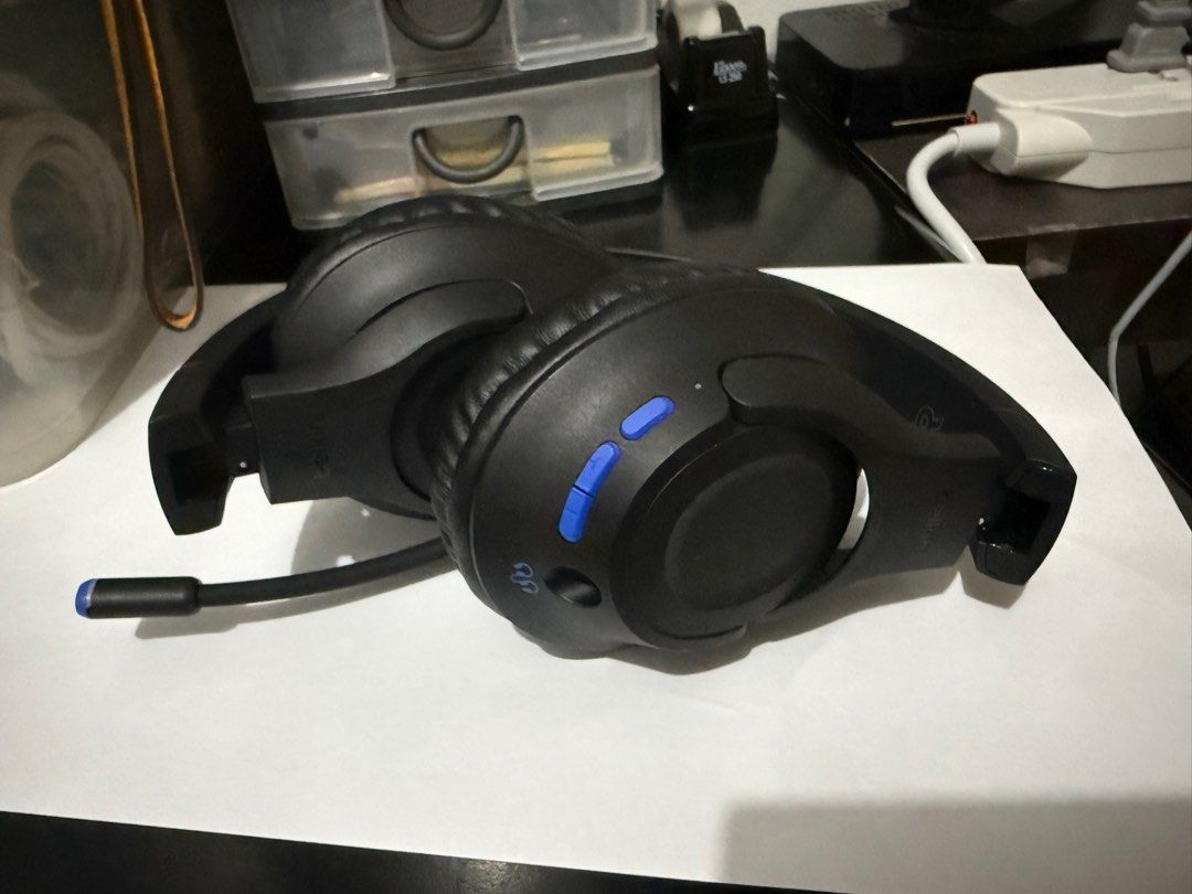 BELKIN WIRELESS HEADSET (Category: Headphones & Headsets) located in Quezon City. Submitted by jshkh (Listing ID 1383022713, Image 2). Description: ORIGINAL GOOD AS NEW UNIT LANG PO WIRELESS WITH MIC NO ISSUE NO DAMAGE NO BOX FOR PICK UP OR DELIVERY ONLY LOC: Near SM north.